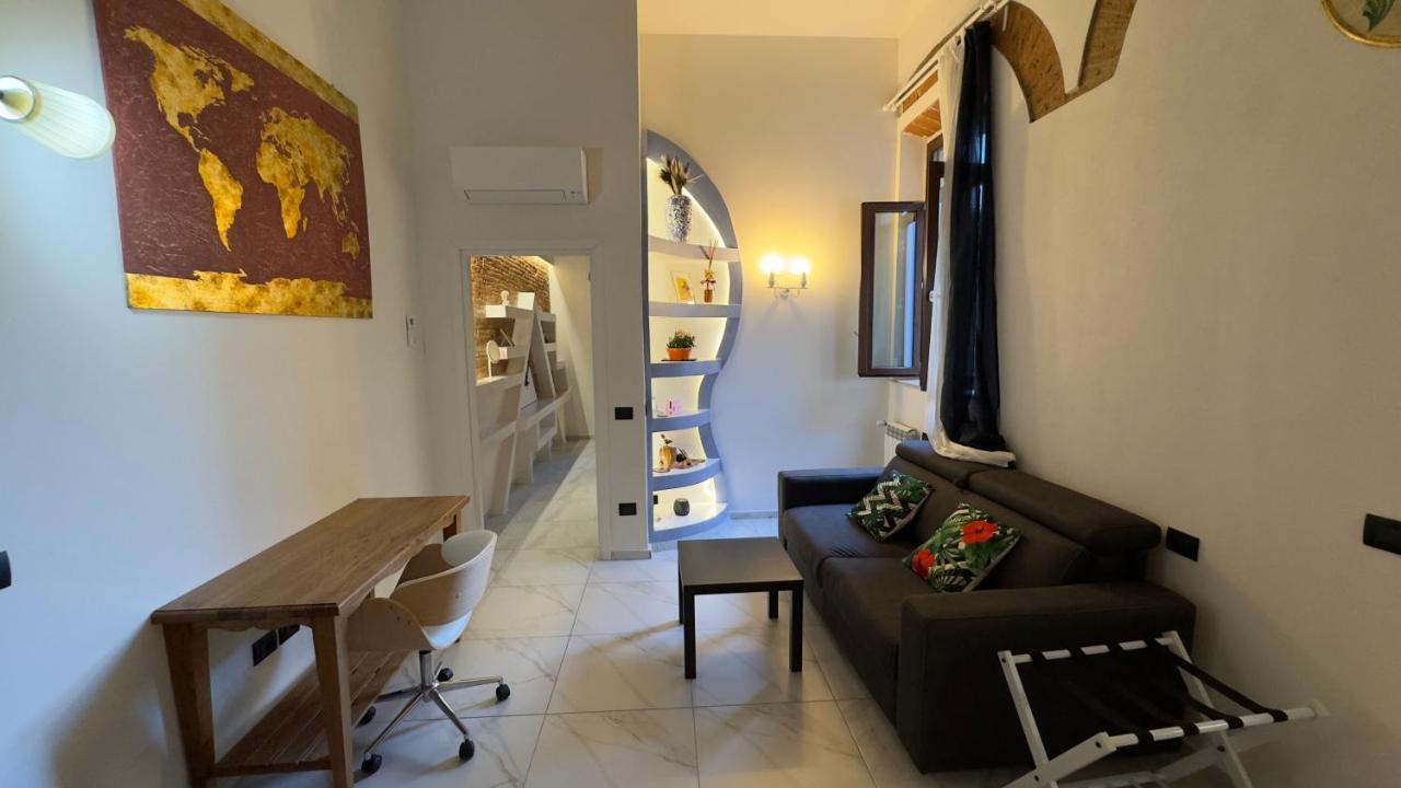 Suite Stylish & Cozy Apartment In The Heart Of Firenze Bagian luar foto